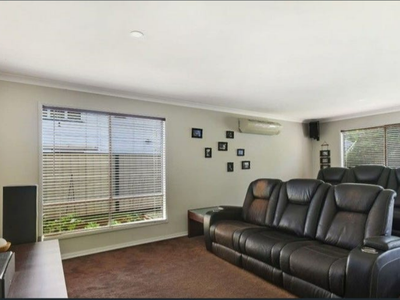 16 Second Avenue, Beachmere