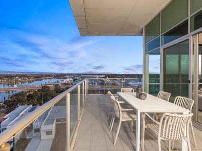 712 / 1-2 Tarni Court, New Port
