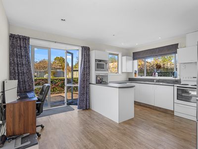 38 Greenhaven Drive, Burwood