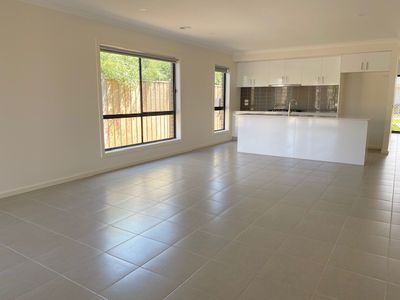 18 Seedgrass Street, Point Cook