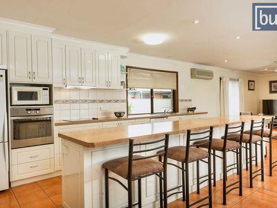 128 Hawdon Ct, Howlong