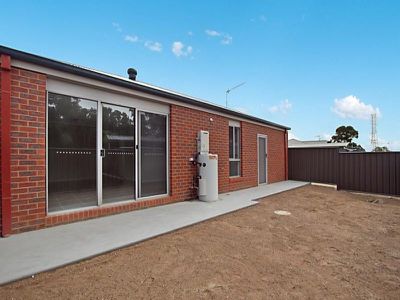 2 / 4 Rosemary Court, Golden Square