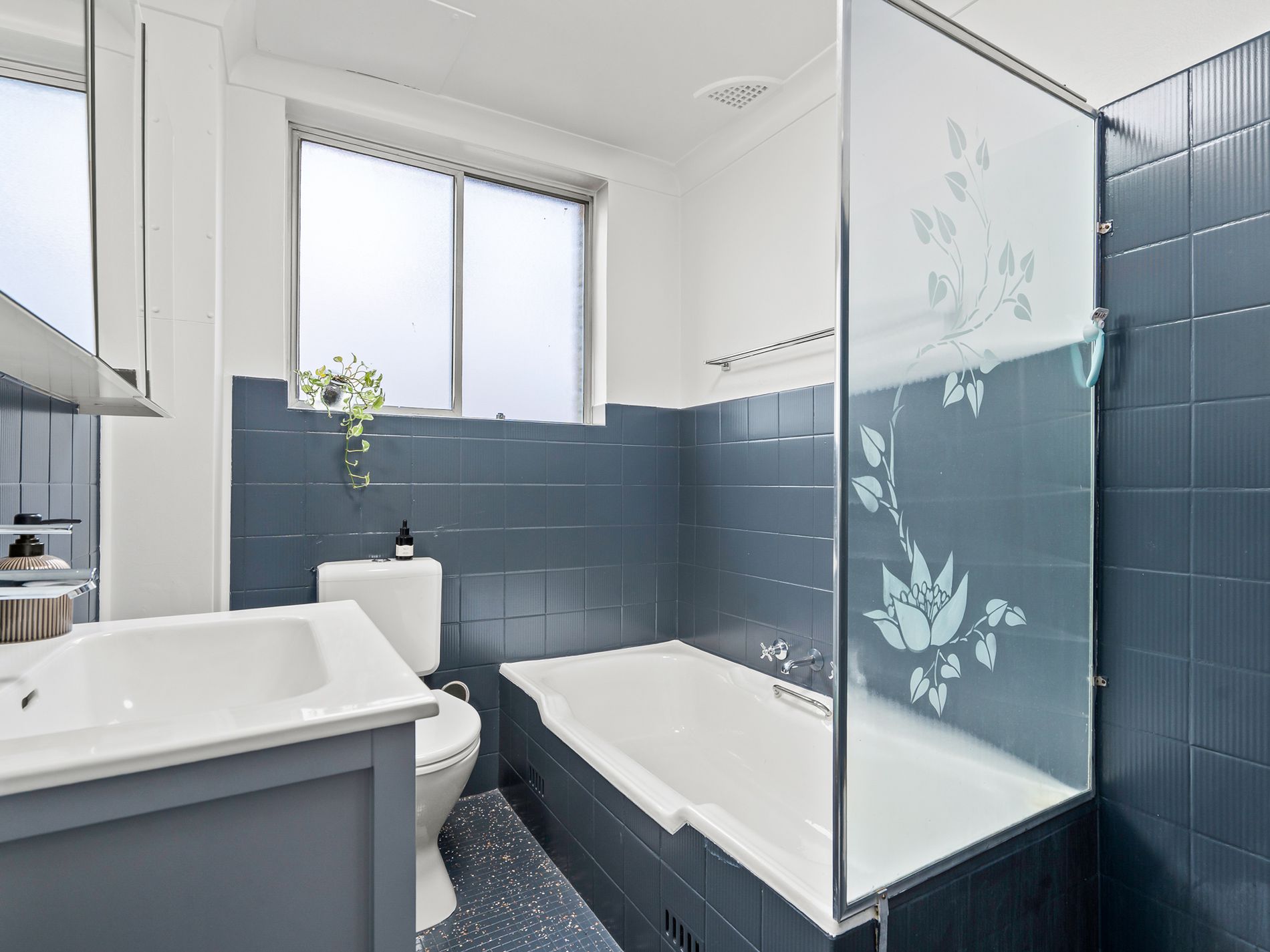 4 / 3 Queens Road, Westmead