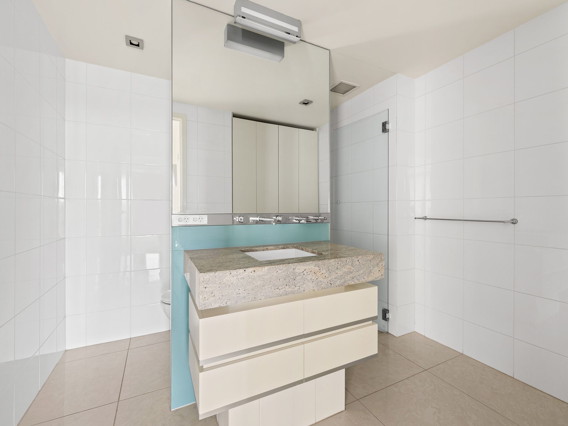 808 / 250 Saint Kilda Road, Southbank