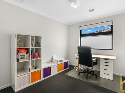 33 Charlwood Promenade, Werribee