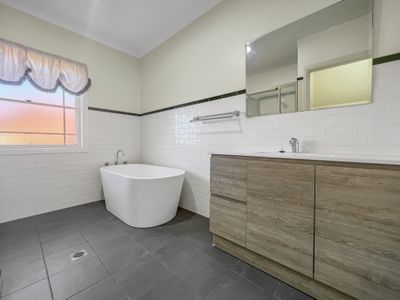 16 Willowbend Way, Dubbo