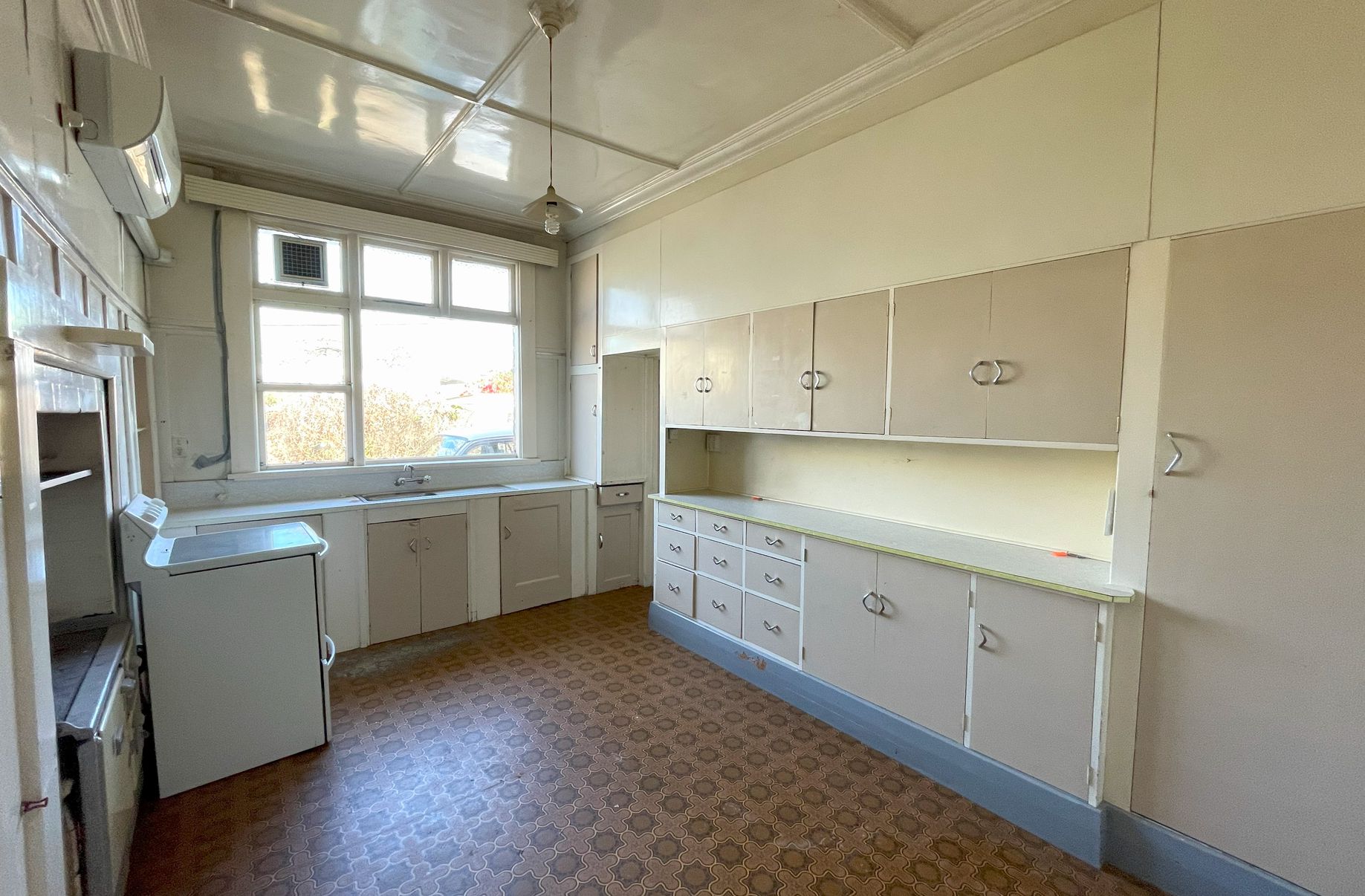 105 Macandrew Road, South Dunedin