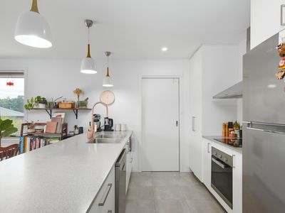 2 / 5 Space Court, Snug