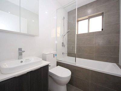 24 / 5 White Avenue, Bankstown