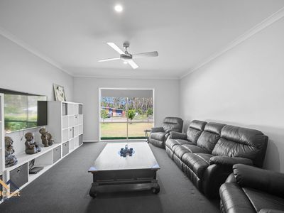 8 Brumby Close, Hallidays Point