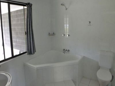 2 Princes Highway, Lake Tabourie