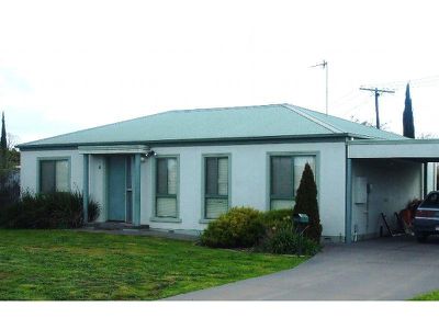 8 Palm Avenue, Horsham