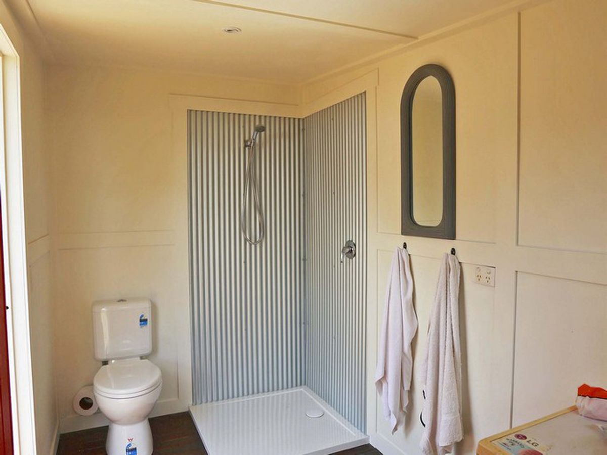 9 Downing Street, Malanda