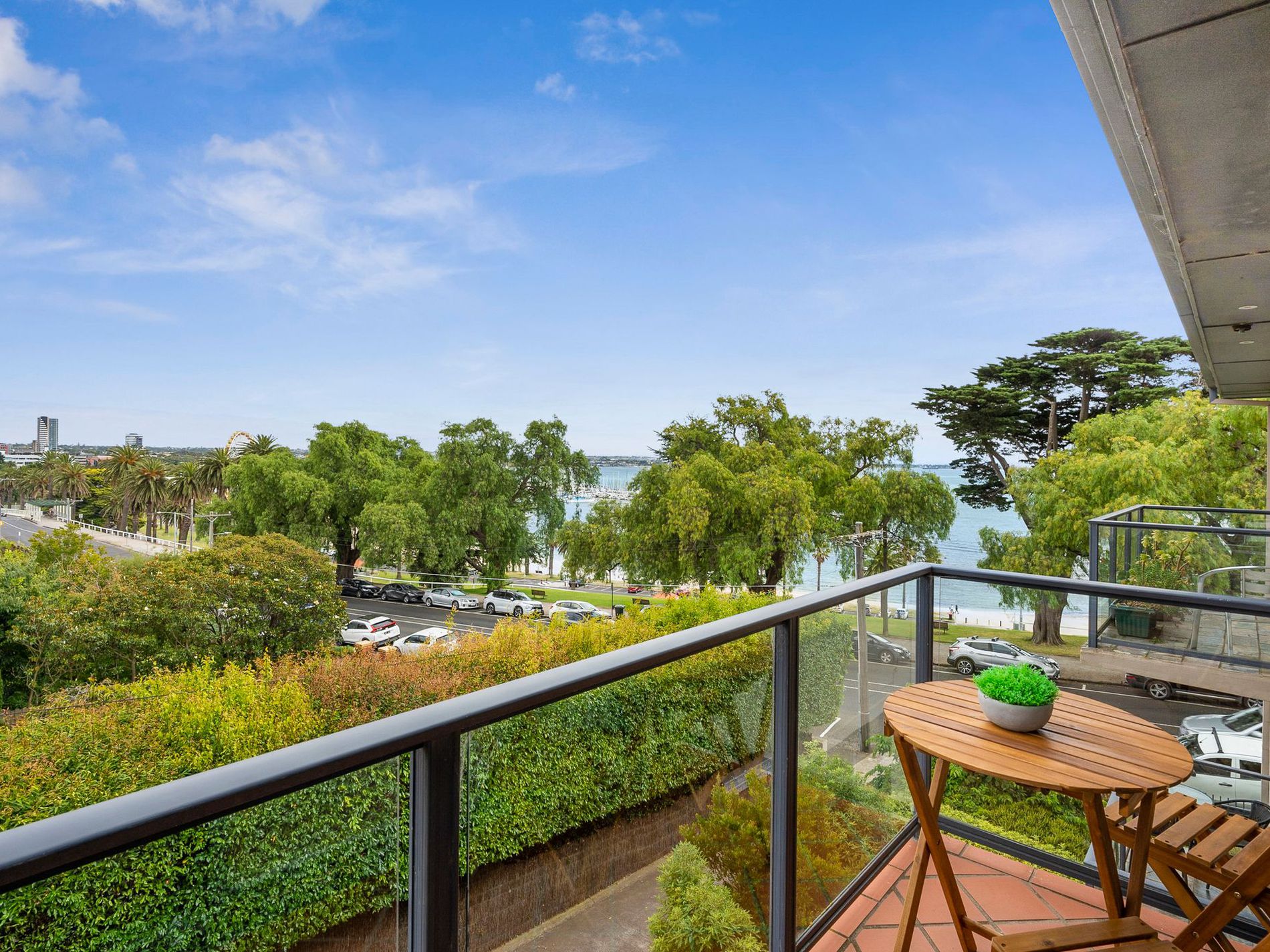 10 / 50 Eastern Beach Road, Geelong