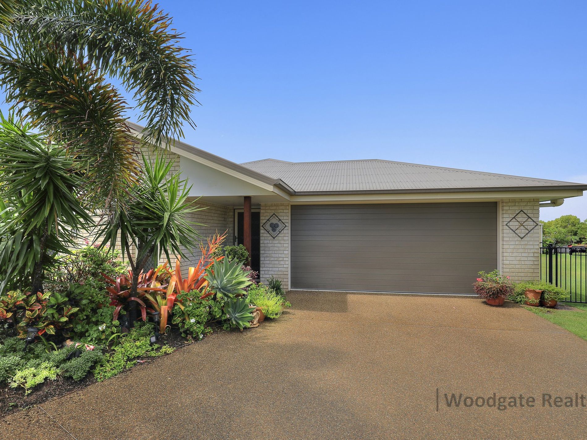 16 Sunset Avenue, Woodgate