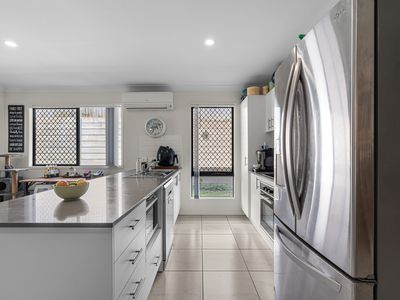 6 Soho Drive, Deebing Heights