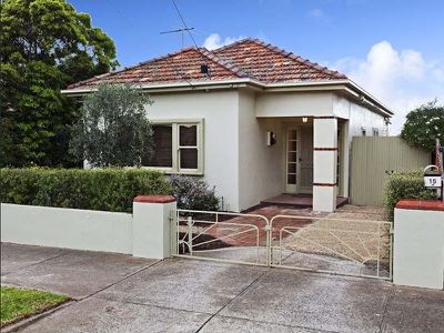 15 Disraeli Grove, Pascoe Vale South