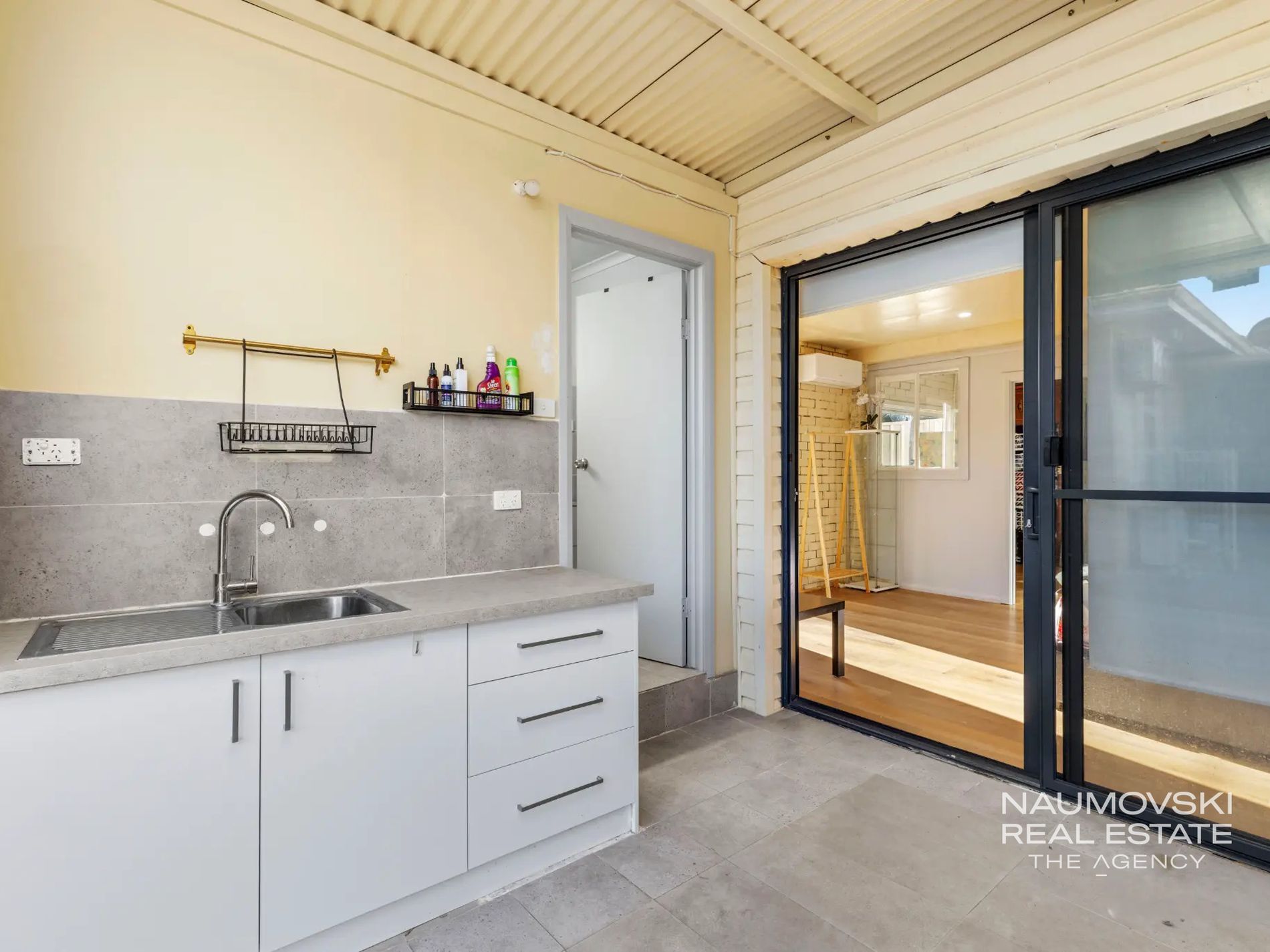 16 Hotchkiss Drive, Balcatta