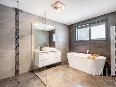 99 Bakers Road, Penna