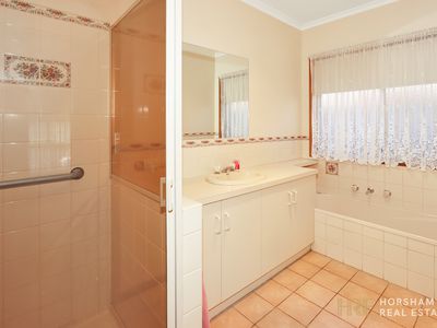 2 / 5 George Street, Horsham