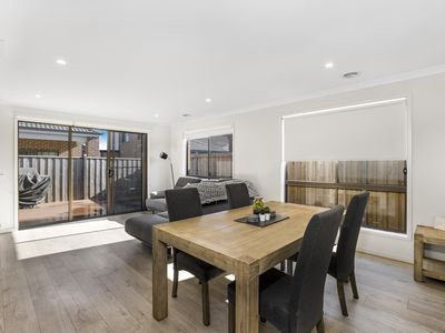 12 Bessie Drive, Cranbourne West