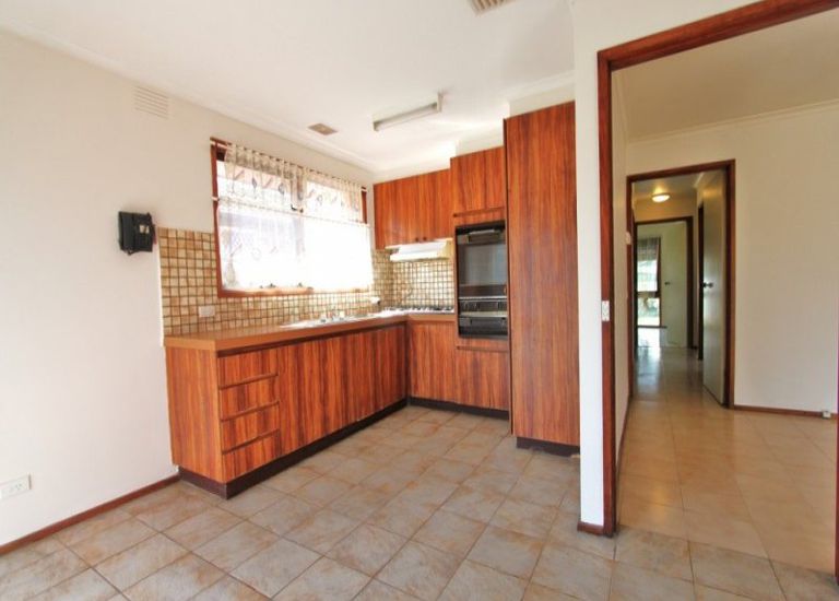 39 Murchison Crescent, Clayton South