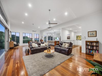 24 The Point, Castle Hill