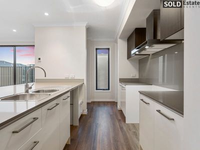 24  Revelwood Way, Clyde North
