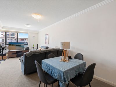 1 / 136 Marine Parade, Southport