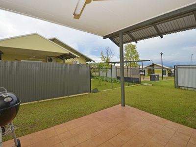 15 / 121 Flynn Circuit, Bellamack