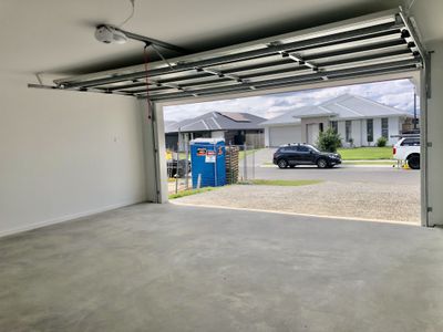 15 Langland Circuit , Walloon