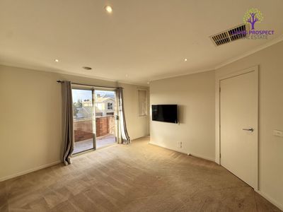 8 Turnstone Drive, Point Cook