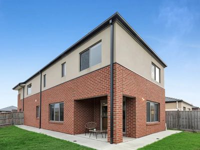 9 Hutchence Drive, Point Cook