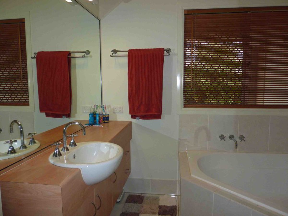 26 Montgomery Close, Atherton