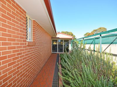 8 Lakeside Court, Torquay