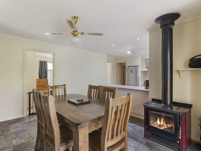 24 Pioneer St, Tallarook