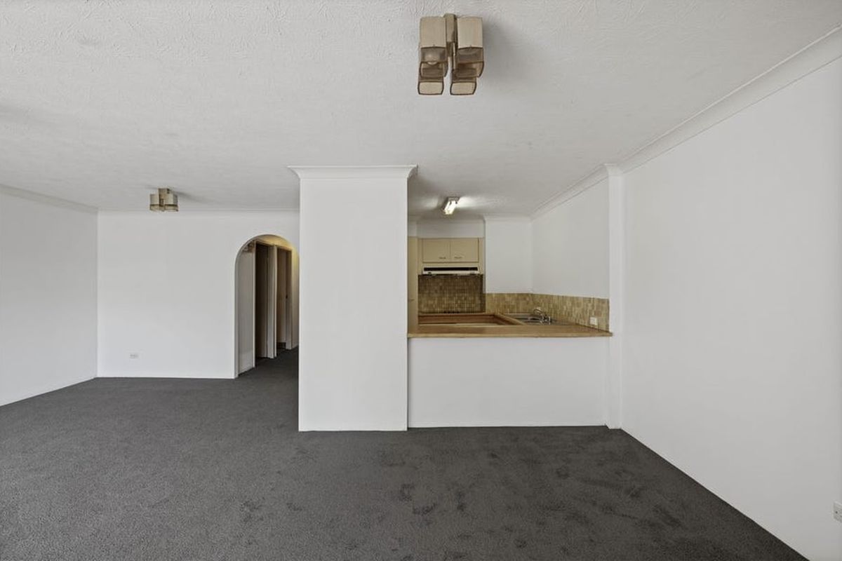 2 / 8-10 Queensland Avenue, Broadbeach