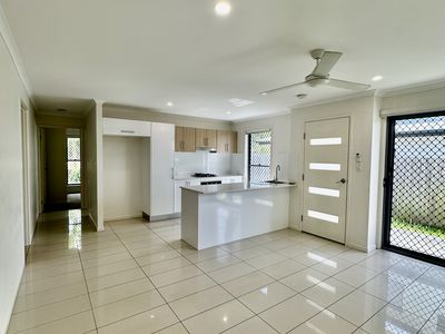 1 / 5 Jarrah Dr, Peregian Springs