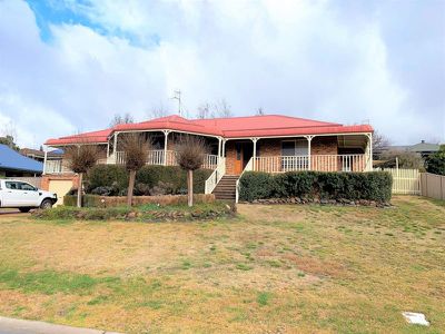33 Cedar Drive, Llanarth