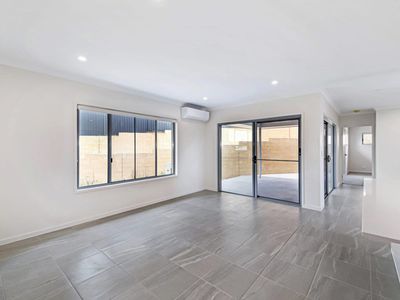 32 Excalibur Crescent, Southside