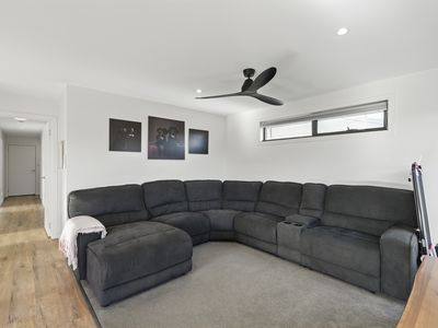 2 / 10 Curtain Court, Brighton