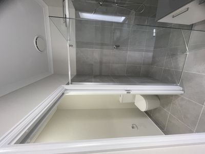 61 Sunlight Circuit, Lara