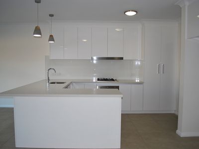 42B  Keswick Parkway, Dubbo