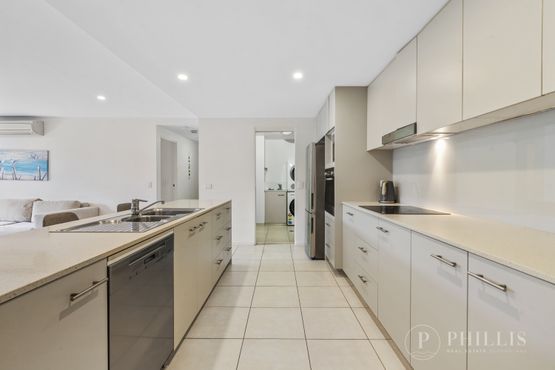 2210 / 2 Activa Way, Hope Island