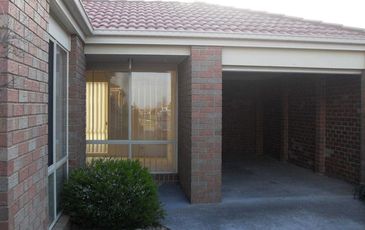 2 / 1 Cambridge Court, Cranbourne