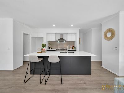 6 Sparland Street, Manor Lakes