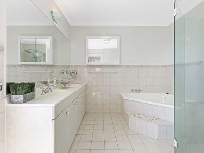 11 Antigua Way, Clear Island Waters