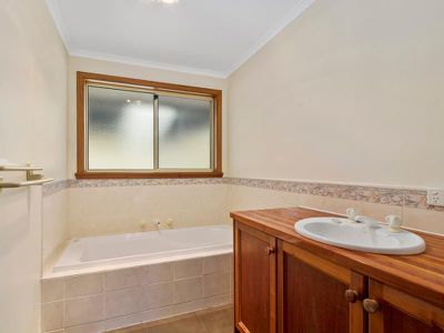 935 Woodbridge Hill Road, Gardners Bay