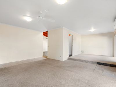 12 Yvette Close, Sale