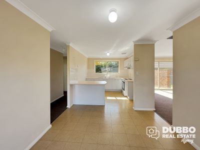 2 / 71 Websdale Drive, Dubbo